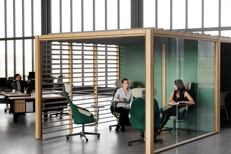 Aménagement de bureaux modernes adaptés au travail hybride. Modern office design adapted to hybrid work.