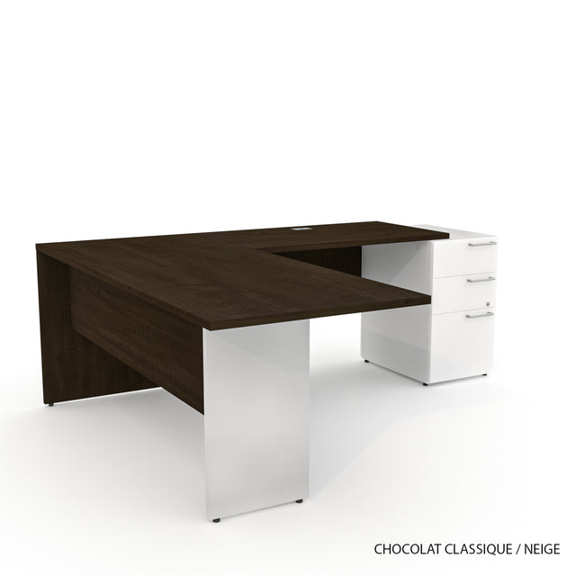 Illustré dans les couleurs Chocolat classique et Neige