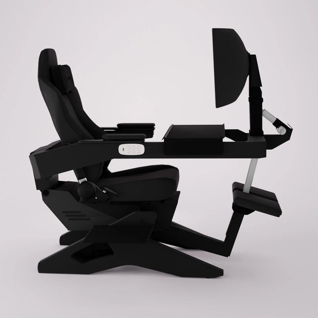 Vue latérale droite du poste de travail Emperor S2 en finition noire avec écran, repose-pieds, accoudoirs et commandes de réglage intégrées.