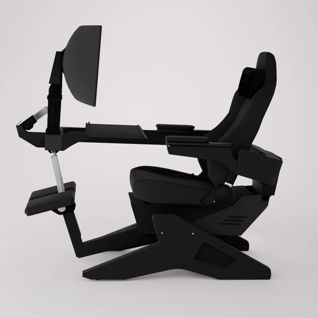 Vue latérale gauche du poste de travail Emperor S2 en finition noire avec écran, repose-pieds et accoudoirs ergonomiques.