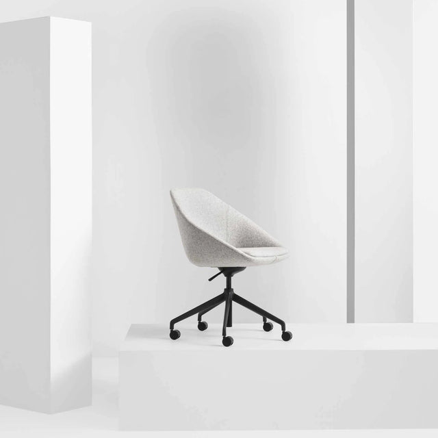 Meeting chair with castors, Famiglia