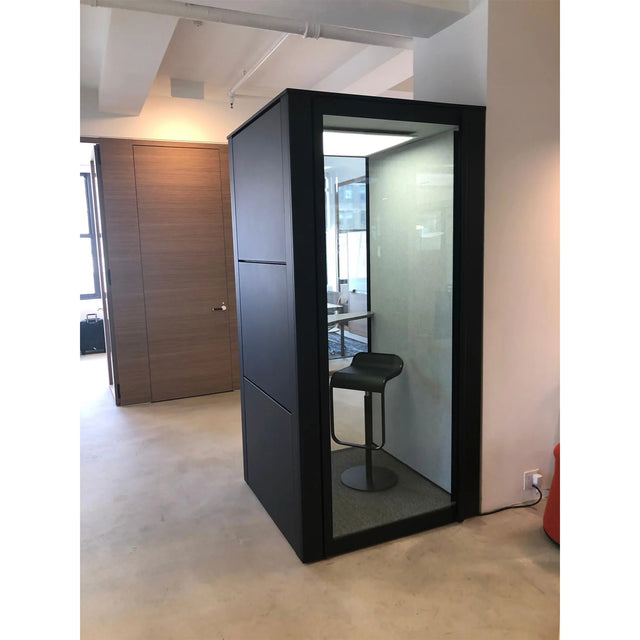 Vue extérieure de la cabine acoustique Private Island en noir