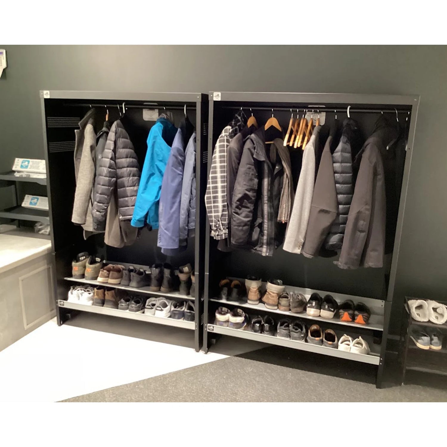 Mobile locker including 2 shelves for boots and shoes, Zeus