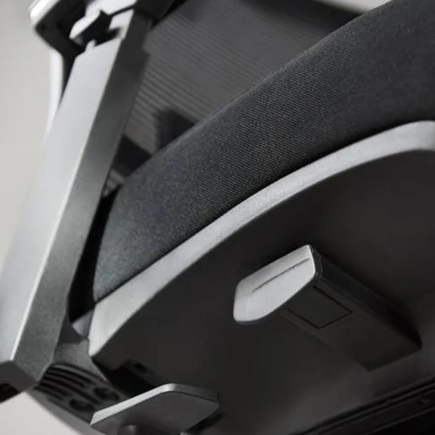 Ergonomic office chair with headrest - Entail Series