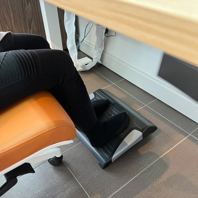 Ergonomic footrest
