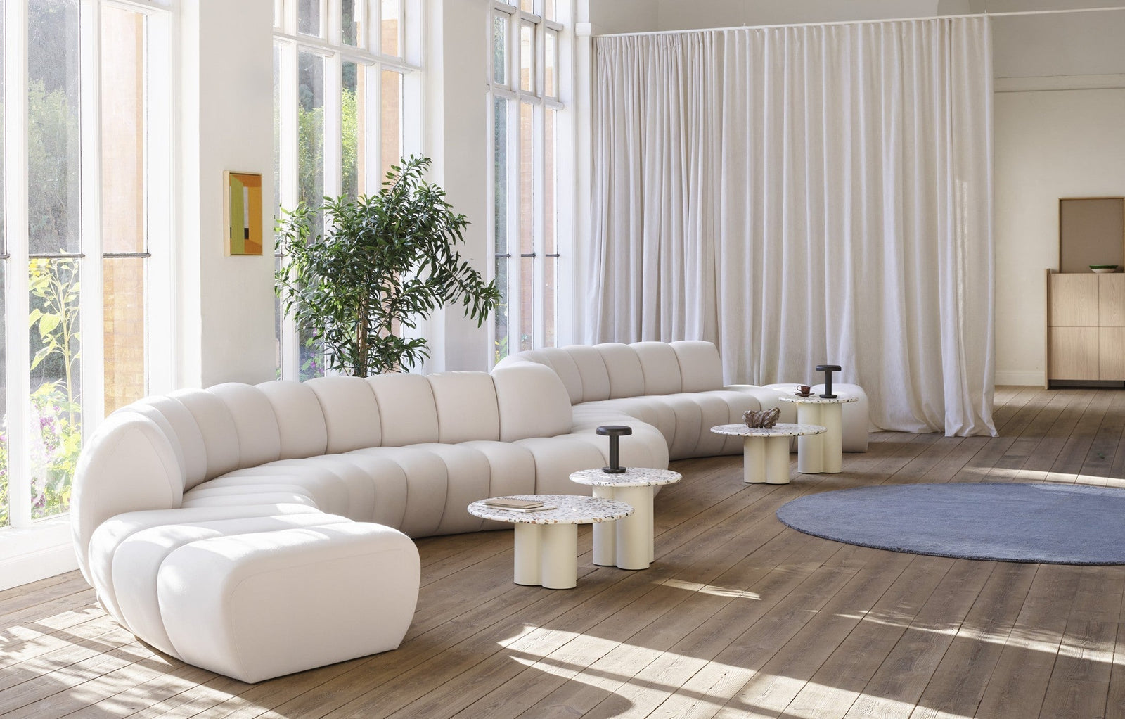 Fauteuil lounge Plum Allermuir, design organique et confortable pour espace lounge ou bureau