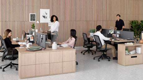 Aménagement de bureau moderne avec mobilier ergonomique
