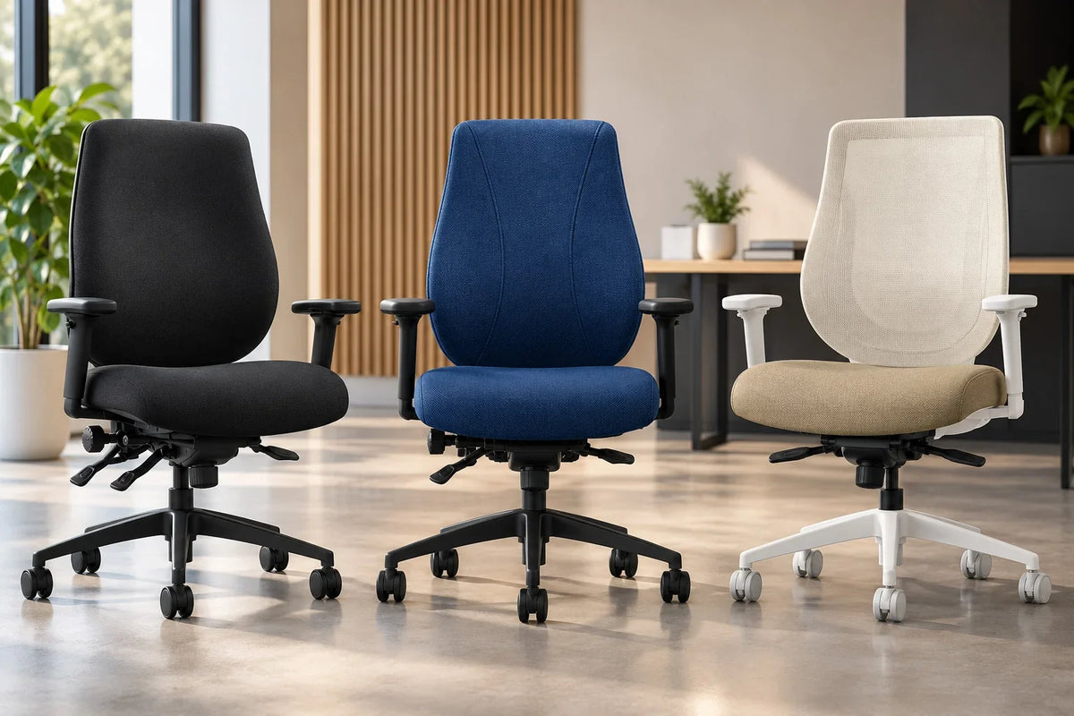 Chaise de bureau en maille et chaise rembourrée comparées
