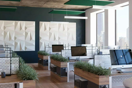 Différence entre insonorisation et acoustique dans un bureau moderne avec panneaux muraux et cabine acoustique