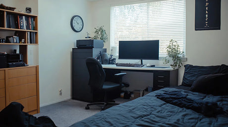Bureau dans une chambre