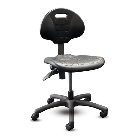 Chaise Shoptech 2600-14 en polyuréthane noir, vue de face en biais, sans accoudoirs et sur roulettes