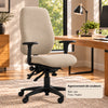 Chaise Cierra en tissu Poplar avec bâti noir dans un bureau lumineux