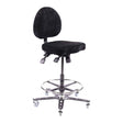 Chaise haute Synetik TF180 Soudure à revêtement noir, avec dossier, anneau repose-pieds et base à cinq roulettes.