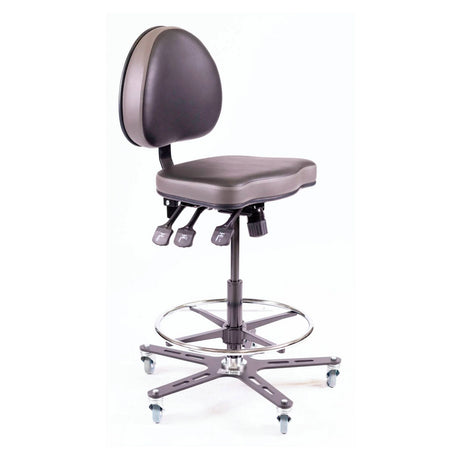 Chaise haute Synetik TF180 en vinyle noir et gris, avec dossier, anneau repose-pieds et base à cinq roulettes.
